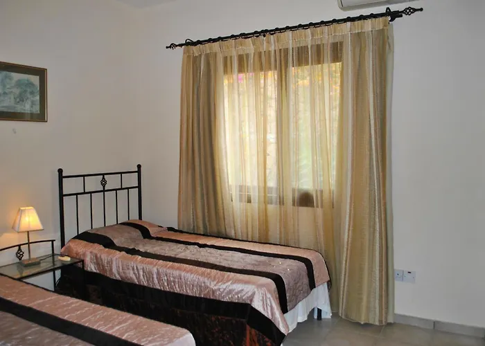 Paradisia * Kyrenia (Northern Cyprus)